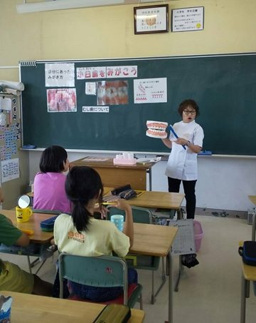 小学校での歯科保健指導（川口支部）